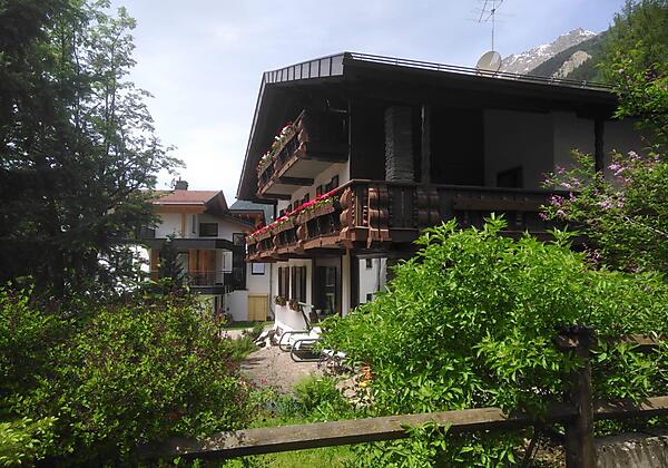 Haus Bergkristall mit Garten