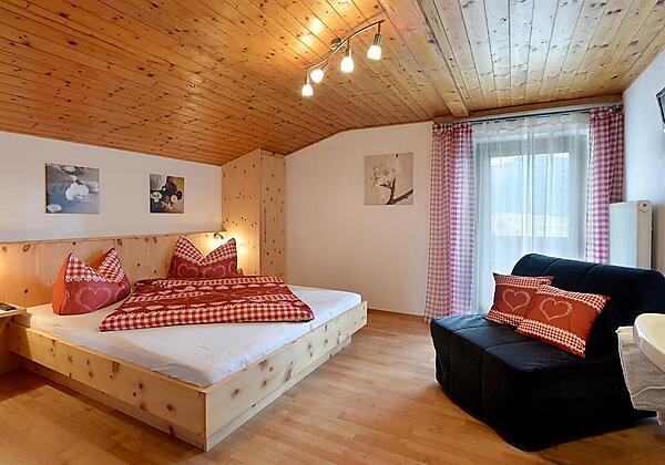 Schlafzimmer 1
