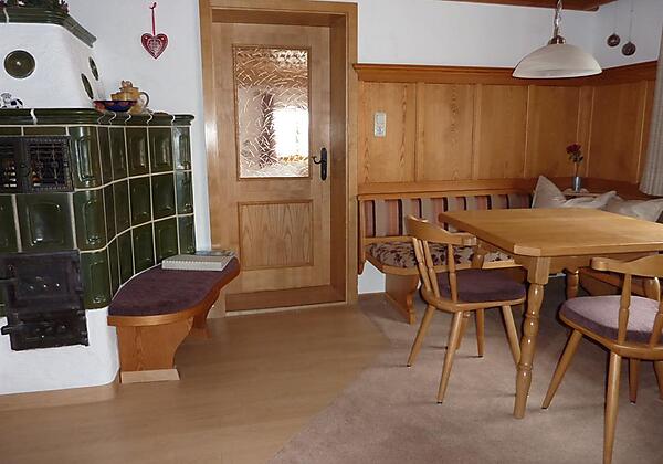 Stübchen mit Kachelofen Fresie