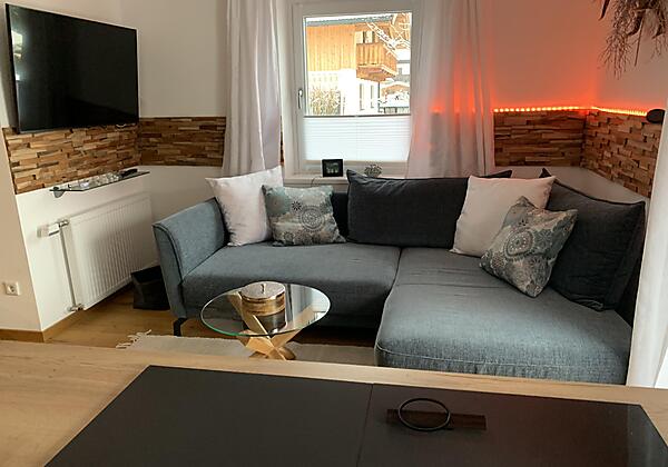 Sitzecke mit Smart-TV