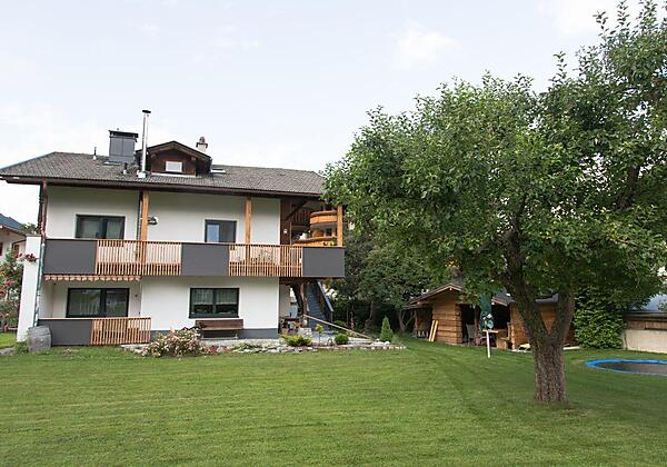 Haus mit Garten Sommer