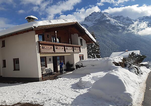 4.Hausansicht Winter2