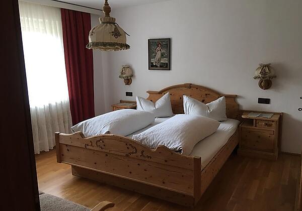 Haus Gerlinde Schernthaner - sonniges Schlafzimmer mit Couch