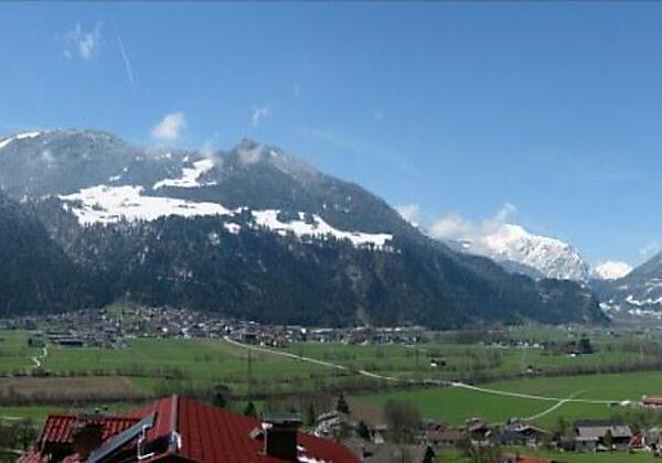 Zillertal_Bruck_holiday-home.tirol_Ausblick_Frühli
