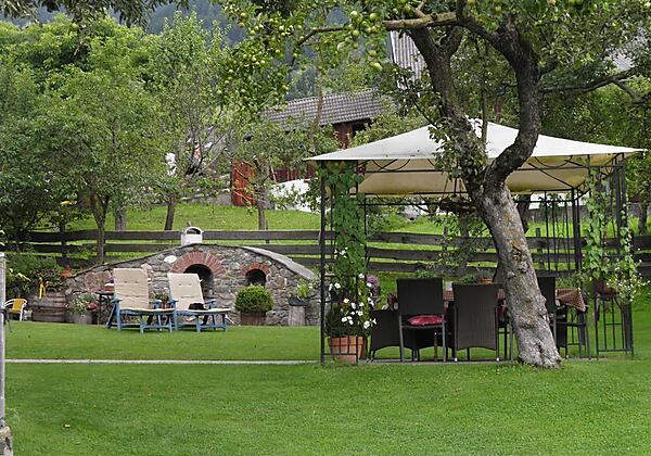 Pavillion mit Grillplatz