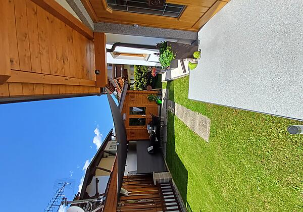 Garten und Eingangsbereich