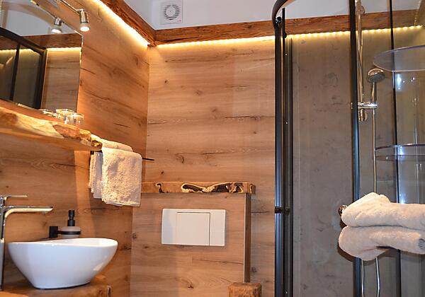 Holz trifft Glas Badezimmer