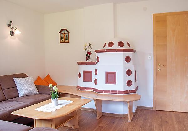 FW Typ B Wohnzimmer Kachelofen