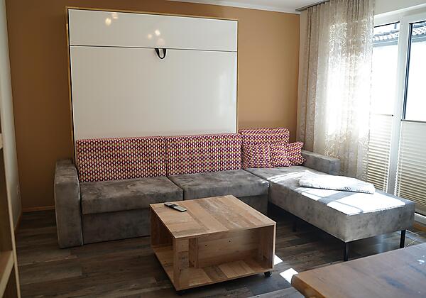 Wohnzimmer/ Schrankbett