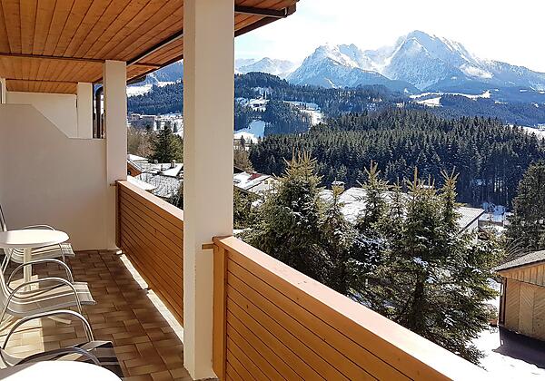 Balkonausstattung oben - Haus Löger Apartments - W