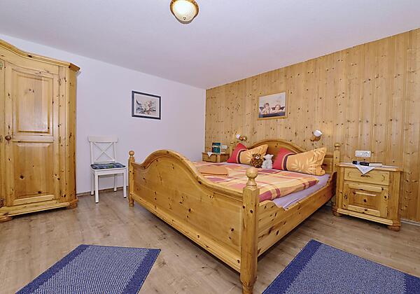 Schlafzimmer groß in Fewo 1
