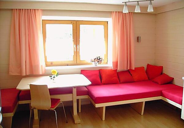 Couch und Essecke Parterre Wohnung