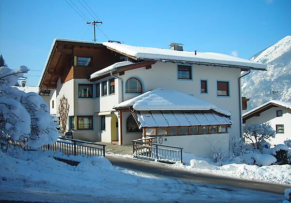Hausansicht Winter