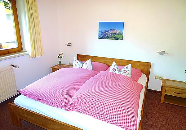 Hochkeil bedroom King size bed