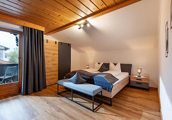 Gaestehaus_Schroll_Zillertal_Familienwohnung_Zimmer