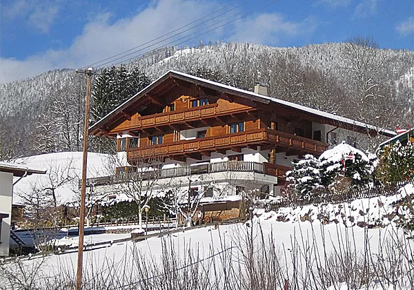 Haus Sonnenschein Winteransicht