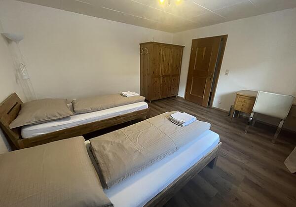 Zimmer 1 - 2 Einzelbetten