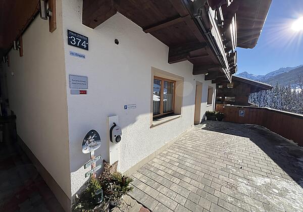 Parkplatz mit E- Ladestelle