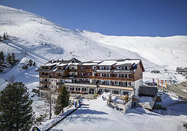 Heidi-Hotel Außenansicht Winter