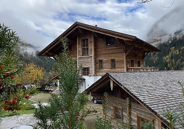 Grand Chalet Herbst mit Garage