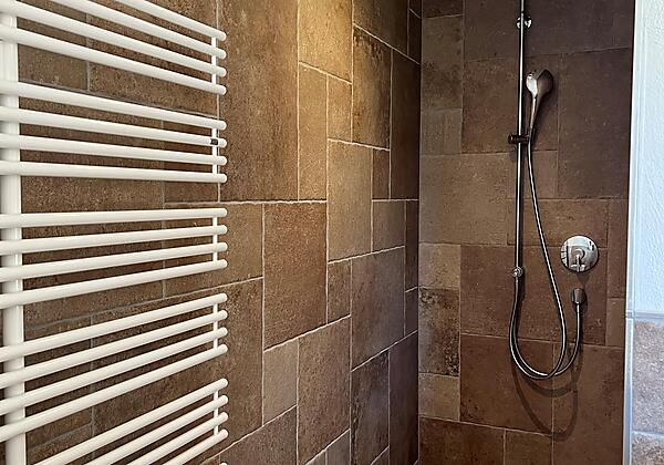 Zillertal-Landhaus Franz-Erdgeschoss-Badezimmer-Du