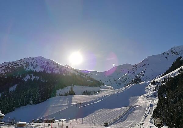 Hotel Almhof**** Hochfügen Ausblick Sonnenterrasse