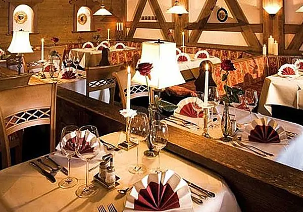 Blick ins Restaurant des Hotels Alte Krone in Mittelberg