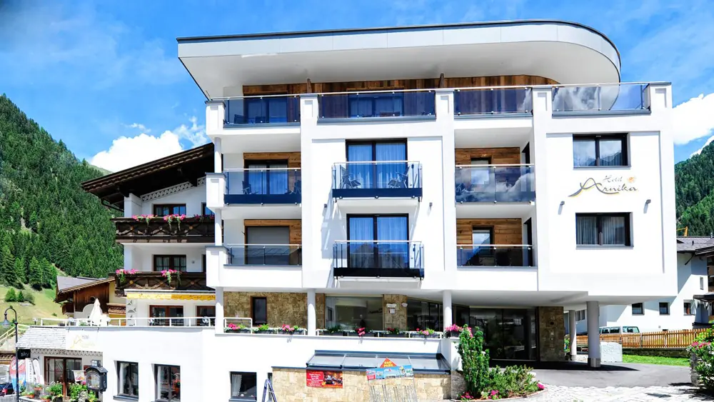 Hotel Arnika in Ischgl im Sommer