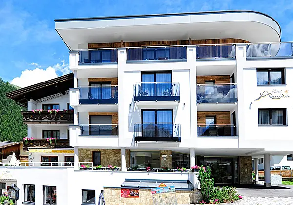 Hotel Arnika in Ischgl im Sommer