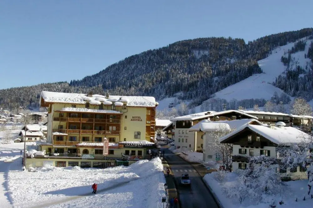Aussenansicht vom Hotel Austria in Wildschönau im Winter