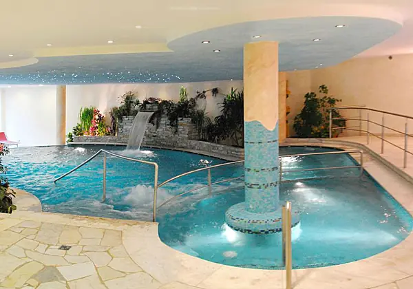 Das Hallenbad im Hotel Bergblick in Ratschings