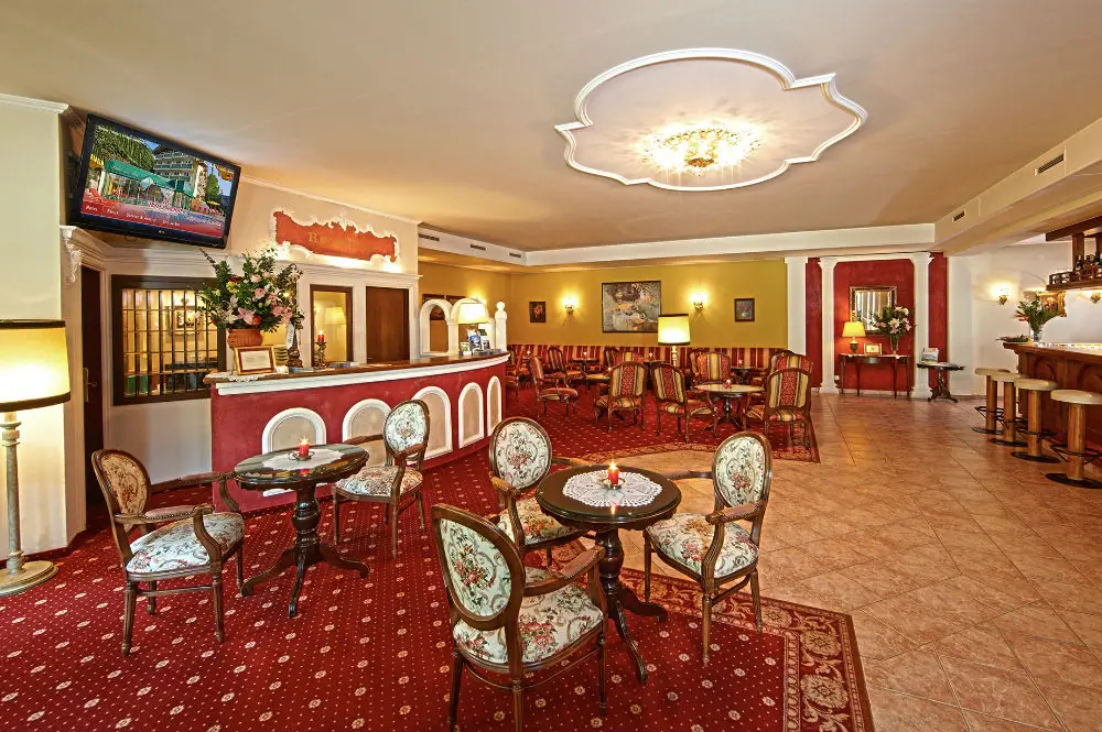 Die Rezeption im Hotel Berner in Zell am See