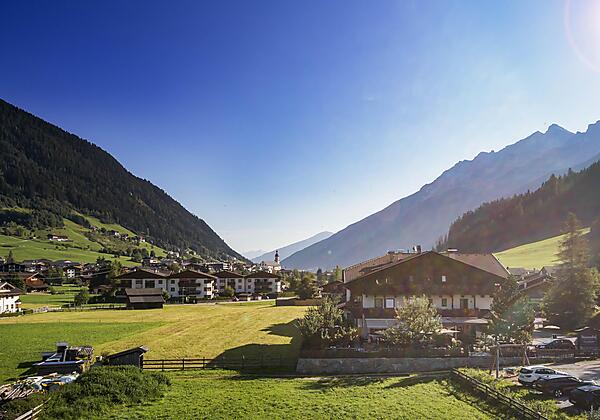 Brunnenhof im Sommer