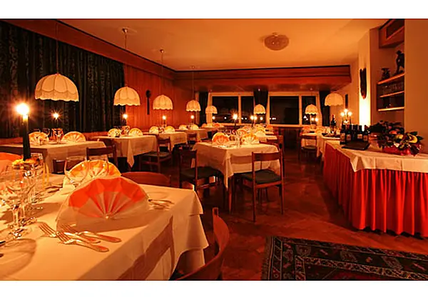 Blick ins Restaurant des Hotels Christeinerhof Villa Pallua in St. Christina