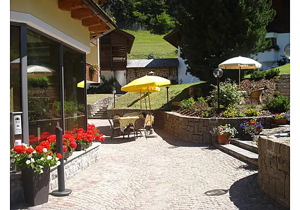 Terrasse des Hotels Christeinerhof Villa Pallua in St. Christina
