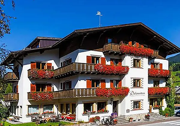 Außenansicht Hotel Dolomiten in Welsberg
