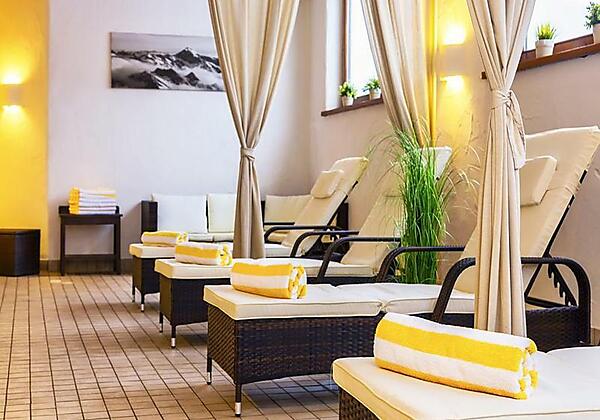 resized_Liegen-Hallenbad