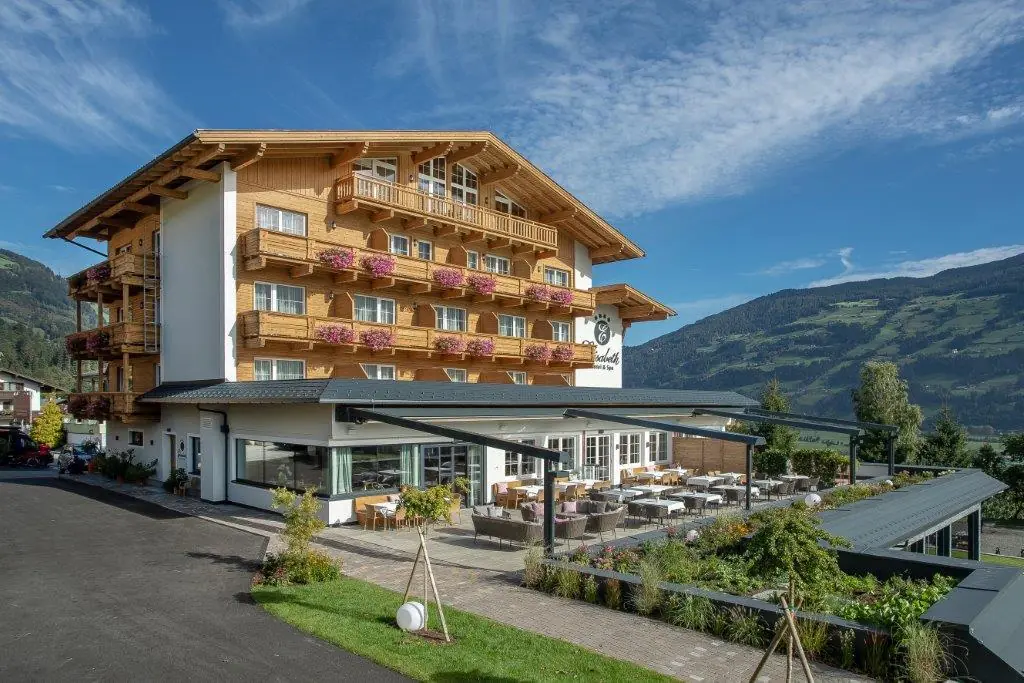 Zillertal_Fügen_Hotel Elisabeth_Haus Sommer