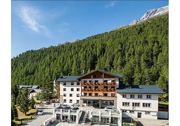 Hausansicht Hotel Eller in Sulden