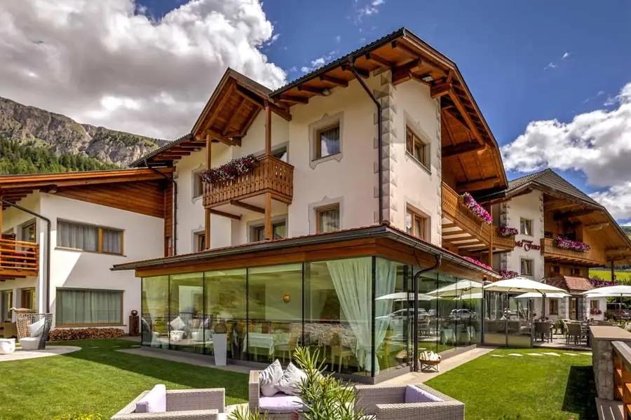 Außenansicht des Alpine Superior Hotel Fanes in Wolkenstein