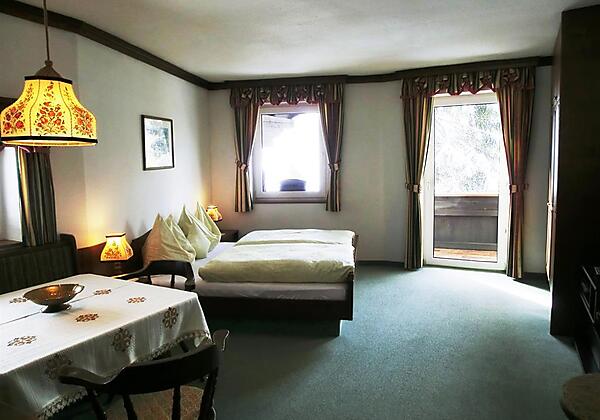 Familienzimmer mit   Kinderzimmer