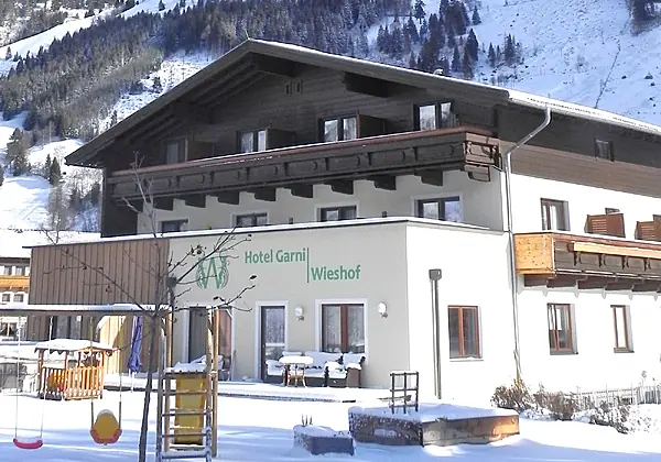 HausWintehochJPG.JPG