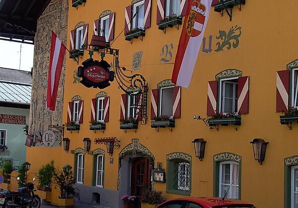 hausfassade-stegerbraeu-traditionsreicher-gasthof