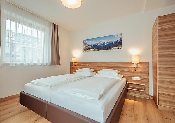 009-3-DZ-HotelGesser-min