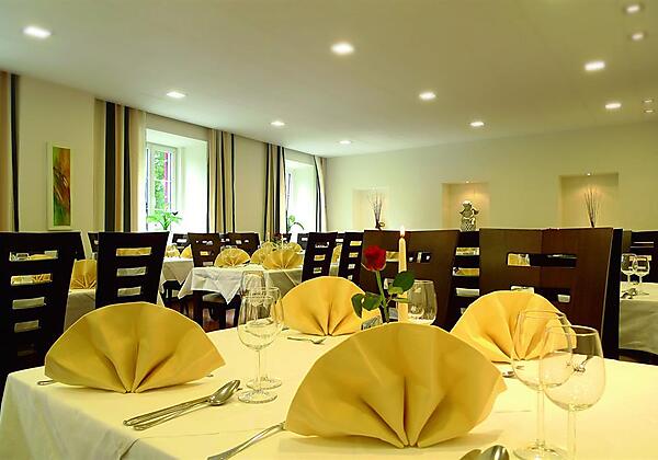 Goldener Fisch Speisesaal2