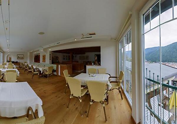 Speisesaal mit Panoramaausblick