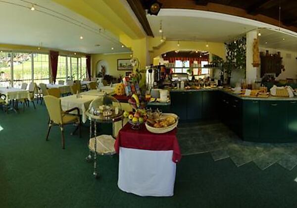 Speisesaal mit Buffet