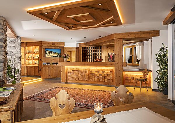 Rezeption Hotel Haymon Seefeld