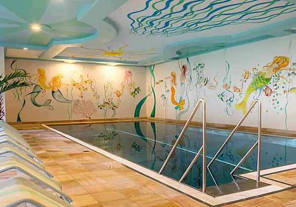 Das Hallenbad im Hotel Huber Hochland