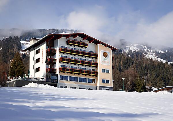 Hotel_Hubertus_Hochfuegenstrasse_135_Fuegen_02_202